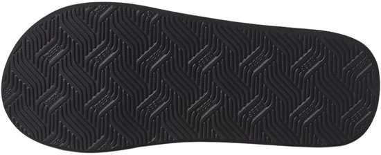 Zool van een zwarte Reef slipper met golvend profiel.