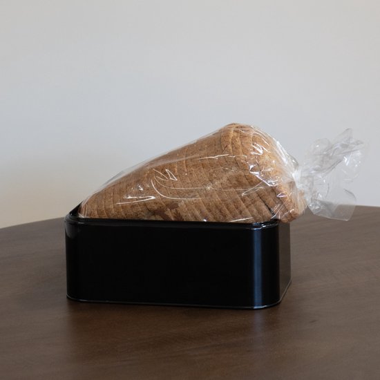QUVIO Boîte à pain - Boîte à pain - Conserver le pain - Boîte alimentaire frais pour pain - Boîte à pain - Couvercle à rabat - Couvercle à charnière - Zwart - Fer - Capacité 9,5 litres - 20 x 30 x 16 cm