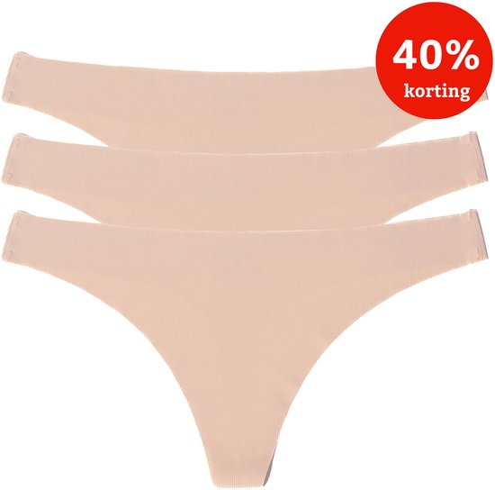 Drie naadloze strings in lichte huidskleur met 40% korting.