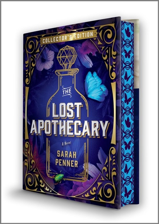 Livre 'The Lost Apothecary' Édition Collector, avec une fiole, un papillon bleu, un scarabée vert et des fleurs sur fond bleu foncé.