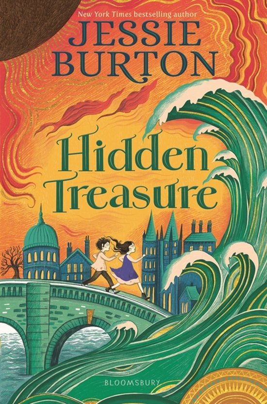 Couverture du livre 'Hidden Treasure' avec deux enfants courant sur un pont, une ville et une vague déchaînée.