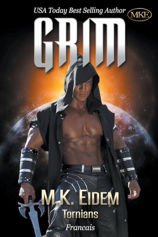 Couverture de livre : Grim. Un homme à capuche en vêtements noirs, tenant une épée.