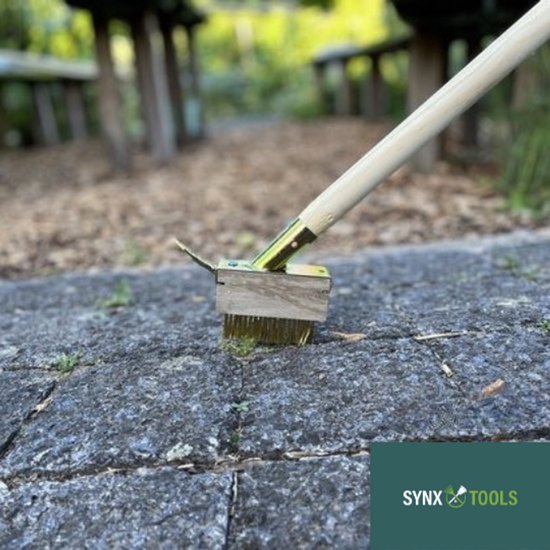 Synx Tools Onkruidborstel met schraper + Extra Borstel met schraper - Onkruidkrabber - Onkruidborstel - krabbers / schrapers - Voegenborstels -Voegenkrabbers - Onkruidverwijderaar Met 2x houders en 1x steel 110cm van Synx Tools — afbeelding 2