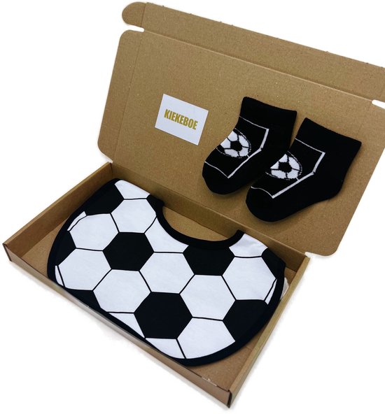 Kraamcadeau brievenbus met voetbal slabbetje en babysokjes - kan ook rechtstreeks als cadeau worden geleverd van VVV Cadeaukaart — afbeelding 2