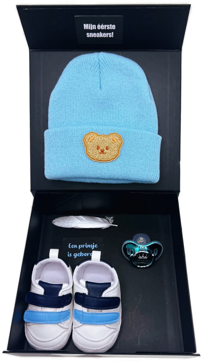 Kraamcadeau jongen, geboortegeschenk met babymuts, babyschoentjes en speen met de tekst prinsje - kan ook rechtstreeks als cadeau worden verstuurd