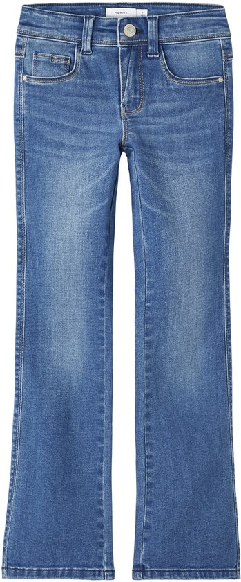 Blauwe jeans met lach aan de onderkant en lichte wassing.
