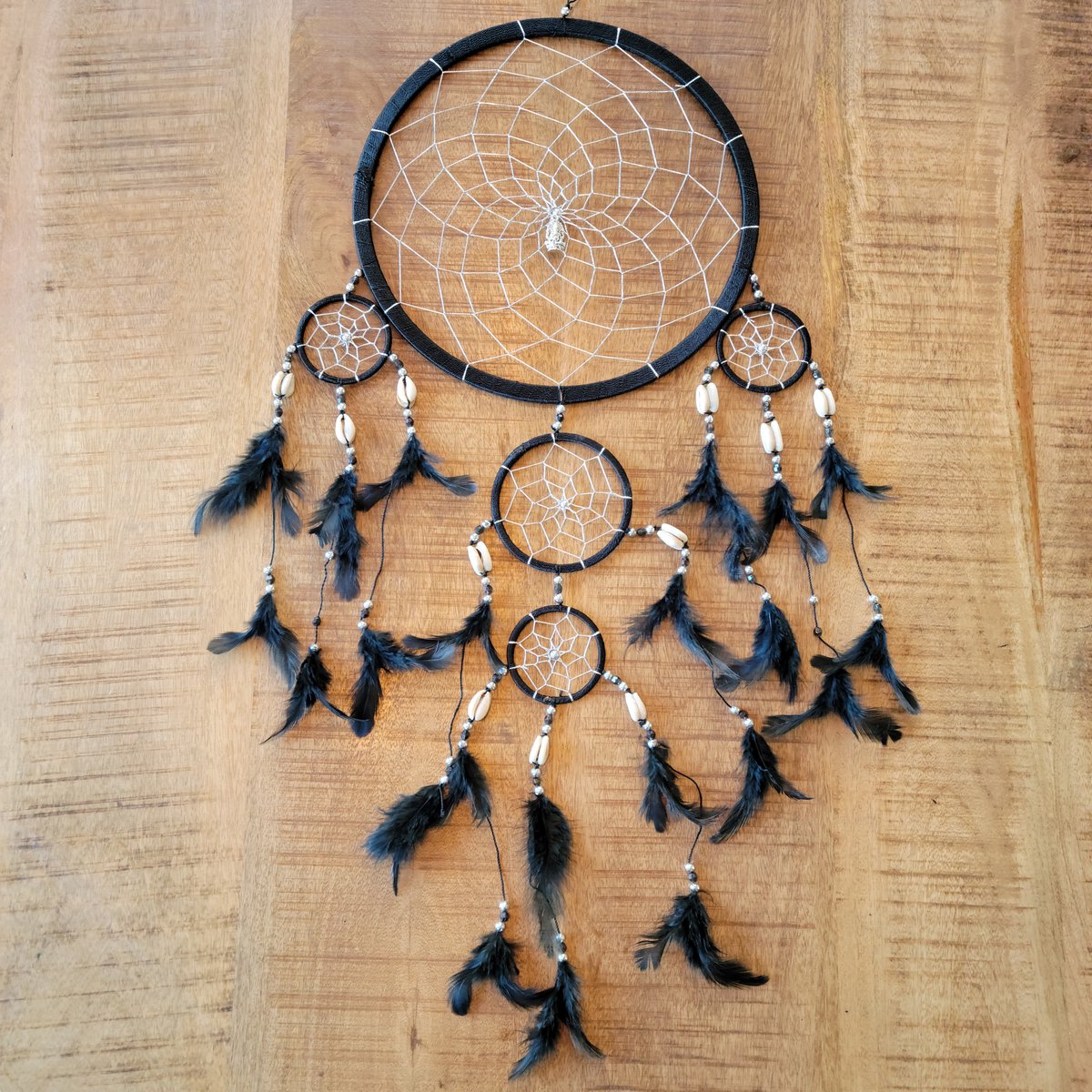 Smith Premium Dromenvanger Ganesha Dream Large - 27cm - Handgemaakt op Bali - Met Kauri schelpen - Zwart en Zilver - Veren - Dreamcatcher - Smith Premium®