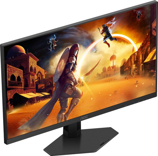 Zwarte AOC gaming monitor, weergave van een game met krijgers in een woestijnstad.