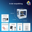 Verpakking van de witte 3D-printer met afmetingen 19,8 cm, 11,8 cm, 11,8 cm. Inhoud: 3D printer, PLA filament, 2 filamenthouders, schroevendraaier, oplader, USB-kabel, MicroSD-kaartlezer, handleiding.