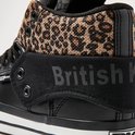 Zwarte sneaker met panterprint detail op de kraag en 'British Knights' op de band.