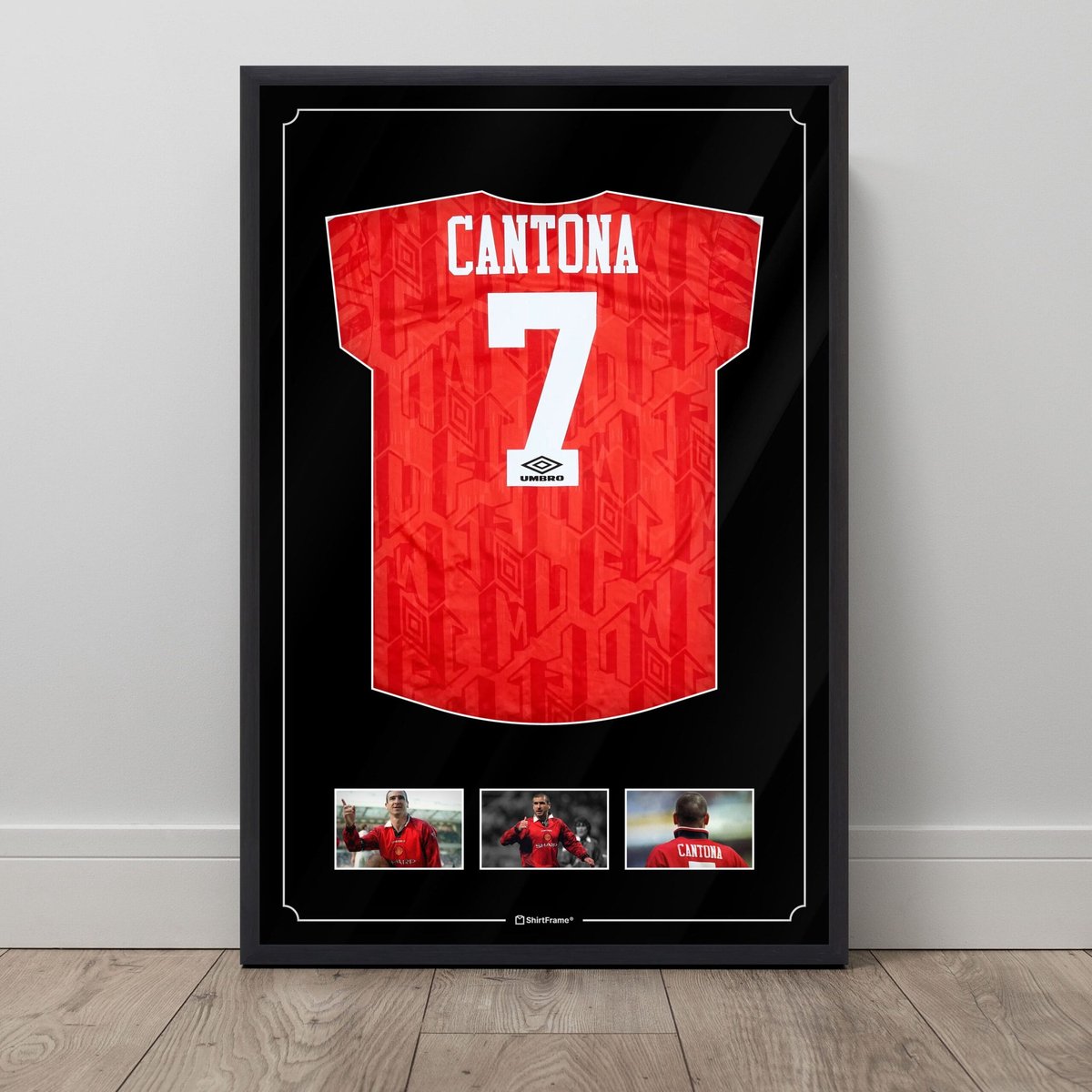 voetbalshirtlijst voor twee opgespannen voetbalshirts in een lijst voetbalshirtlijst voor twee opgespannen voetbalshirts in een lijst