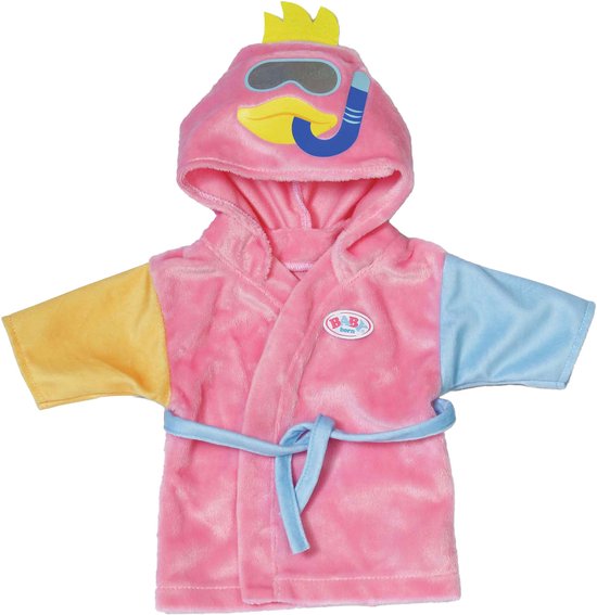 Roze badjas met capuchon, eenden gezicht, duikbril en snorkel. Gele en blauwe mouwen, met riem.