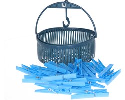 24x gekleurde wasknijpers in hangmandje - blauw - kunststof - 17 x 19 x 11.5 cm - wassen - ophangen