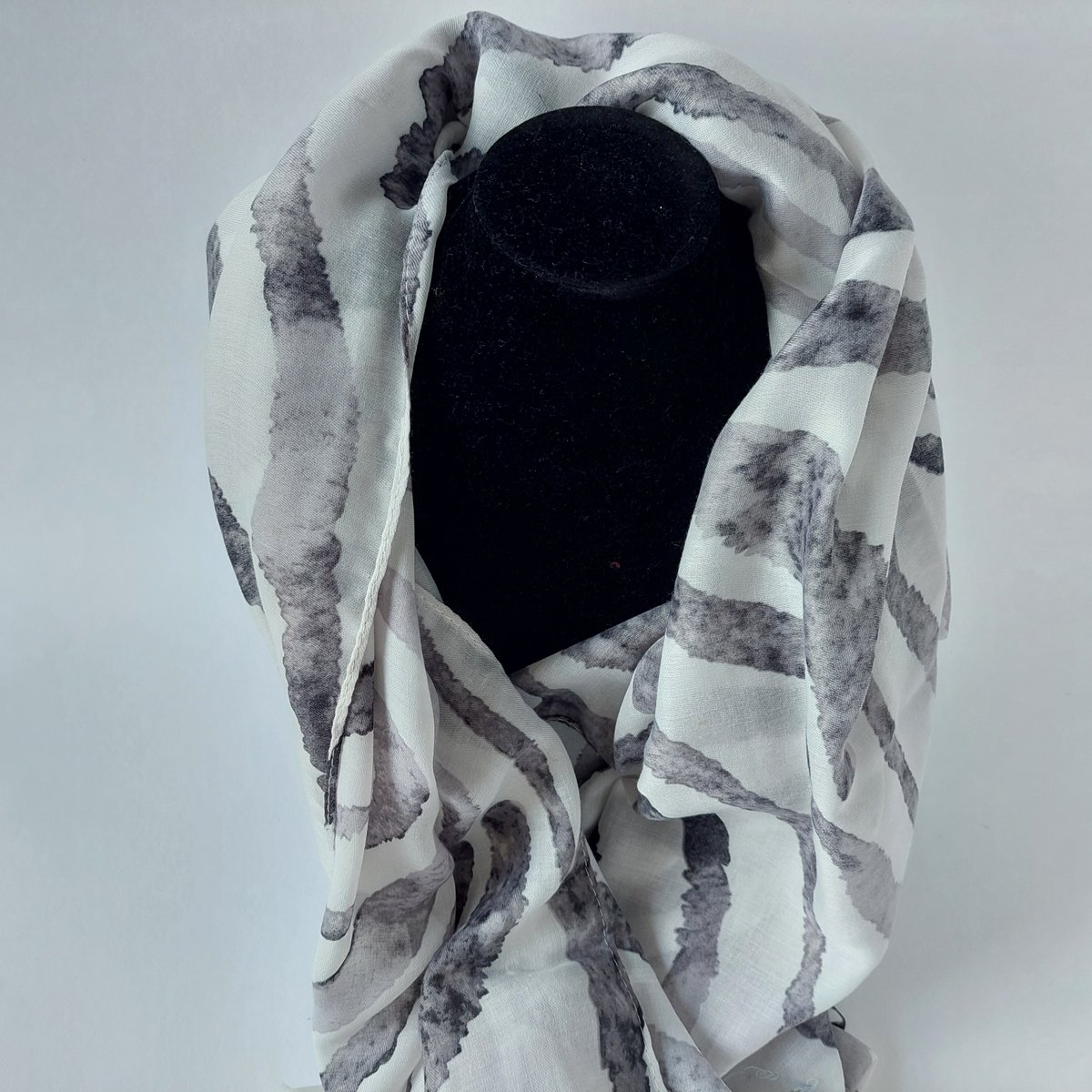 Zebra motief sjaal - grijs/wit - fantasie motiefje - franjes - viscose/katoen -