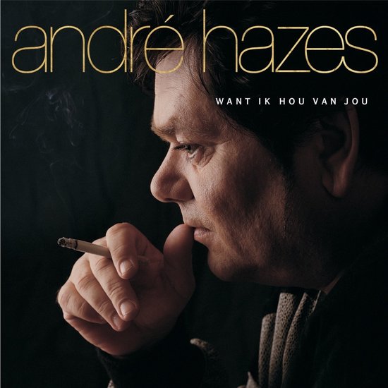 Albumcover: André Hazes rookt een sigaret, met gouden tekst 'André Hazes Want Ik Hou Van Jou'.