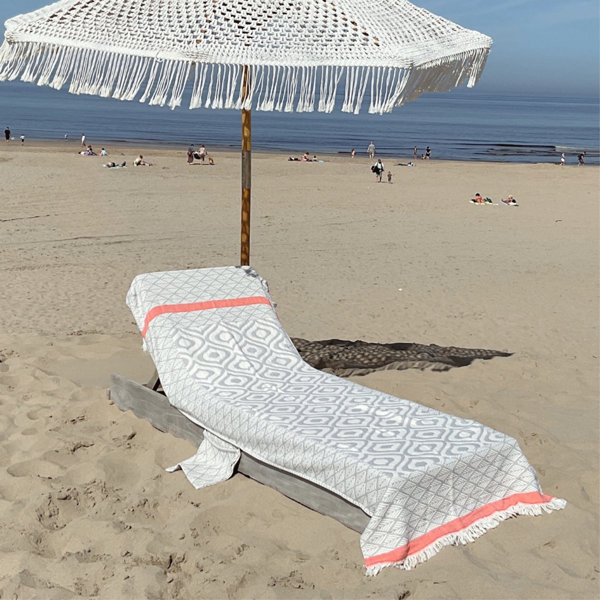 hipps Loungie Eye beachbedcover light grey | strandlaken voor ligbed | met omslag en zijvakken | 200x85 cm | extra dik jacquard katoen
