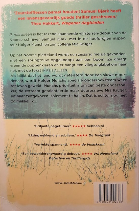 Boekrug van 'Ik reis alleen' met Nederlandse tekst en getuigenissen. Achtergrond met gras en lucht.