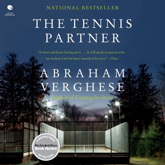 Boekomslag van 'The Tennis Partner' door Abraham Verghese, met een tennisbaan 's nachts.
