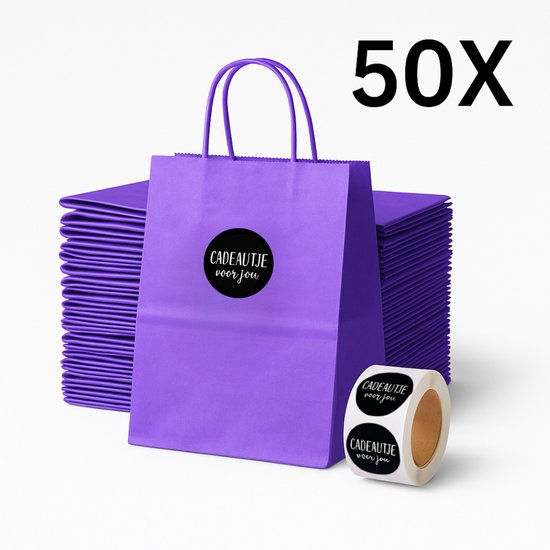 Paarse papieren draagtassen, gestapeld met een "Cadeautje voor jou" sticker op de voorste tas en een rol met stickers ernaast. 50 stuks.