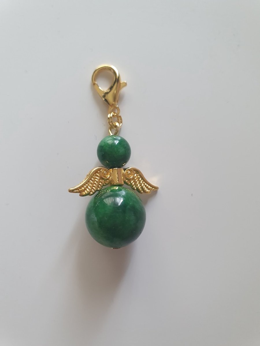 Beschermengel Maleisische Jade hanger goud, tashanger, sleutelhanger, geluk engel, kerstengel, kersthanger, kerst ornament, kerst, cadeau, autodecoratie, geluk engel, bescherm engel, engel, edelsteen, spiritueel, babyshower.
