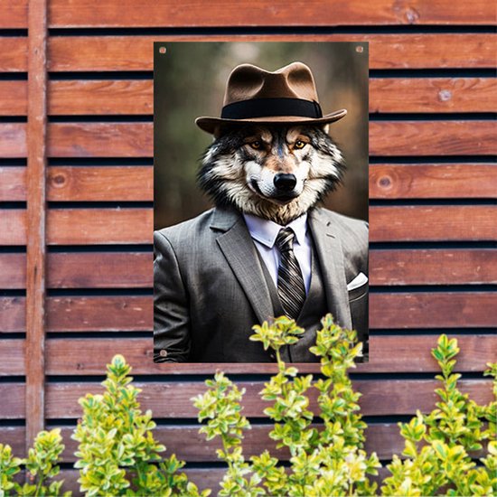 Elegante wolf in pak - Wolf tuinposter - Tuinschilderij dieren - Surrealistisch - Tuin - Tuinposter voor schutting - tuinposter 40x60 cm