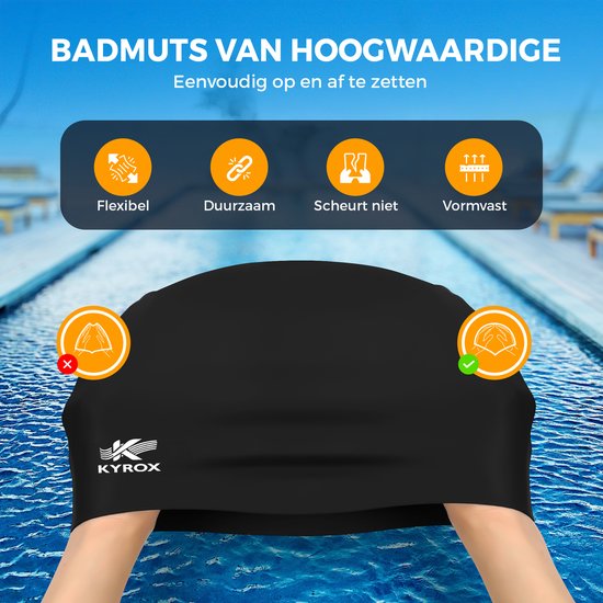 Zwarte Kyrox badmuts in handen, met pictogrammen die flexibiliteit, duurzaamheid en vormvastheid aangeven.