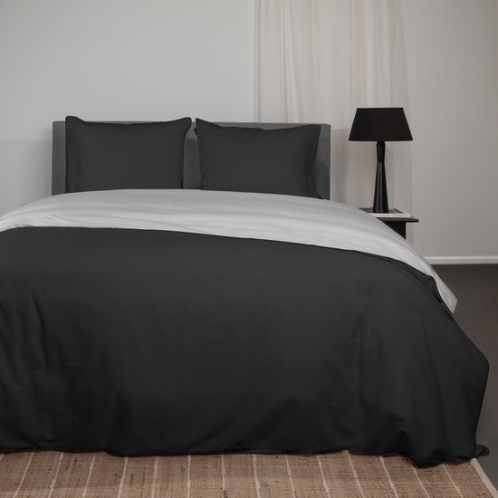 Superieur Dekbedovertrek Twin Face – Zwart / Lichtgrijs - 100% Katoen - 260x200/220cm Extra Breed – Stoere lichtgijze met zwart dekbedset – adembenemend in uitstraling – optimaal ventilerend en ademend