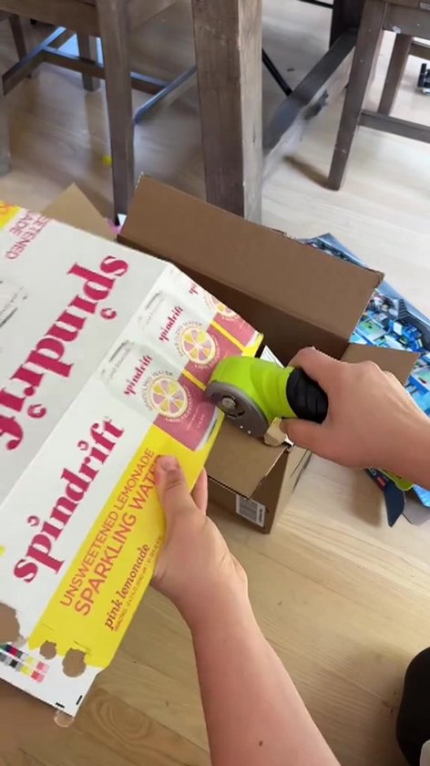 Elektrische kartonsnijder, met 2 messen, elektrische schaar 4,2 V, veiligheidsvergrendeling, led-licht, draadloze rolsnijder, universele snijder voor papier, stof, tapijt, leer, vilt, karton, groen
