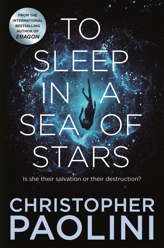 Couverture du livre "To Sleep in a Sea of Stars" avec une silhouette tombant dans une nébuleuse bleue.
