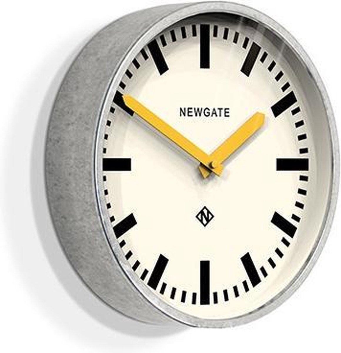 Newgate Luggage - wandklok - Verzinkte uitvoering met gele wijzers