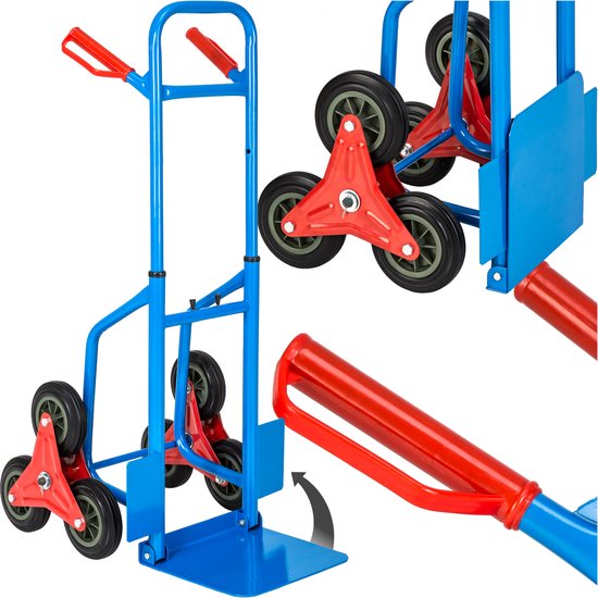 Blauwe steekwagen met rode handgrepen, rode stervormige wielen en een blauwe laadplank.