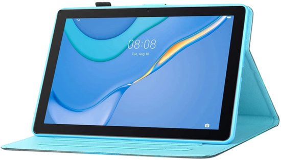 Lichtblauwe tablethoes met een tablet erin. Het scherm toont de tijd 08:08 en datum Tue Aug 18.