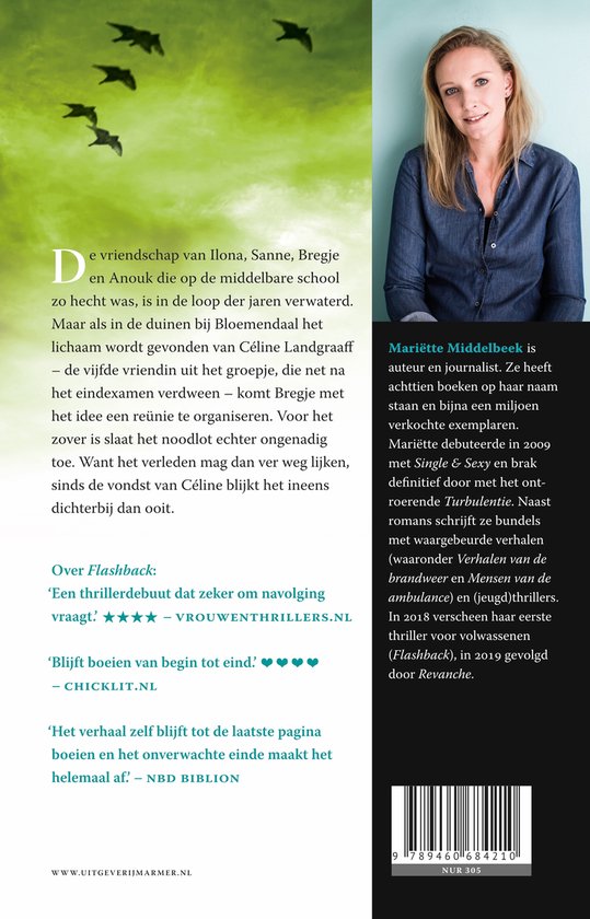 Achterkant boekcover met foto van Mariëtte Middelbeek en recensies. Titel: Flashback.