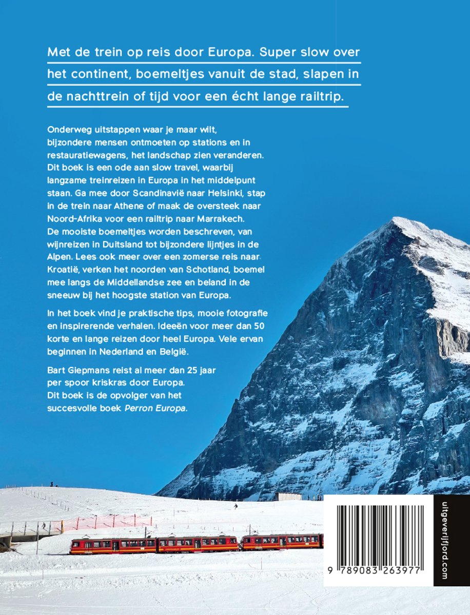 Boekcover met rode trein op besneeuwde bergen en tekst.