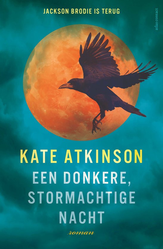 Een donkere, stormachtige nacht. Een kraai vliegt voor een grote oranje maan.