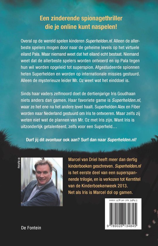 Achterkant van het boek 'Superhelden.nl', met tekst en een foto van Marcel van Driel.