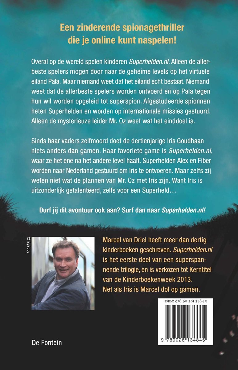 Achterkant van het boek 'Superhelden.nl', met tekst en een foto van Marcel van Driel.