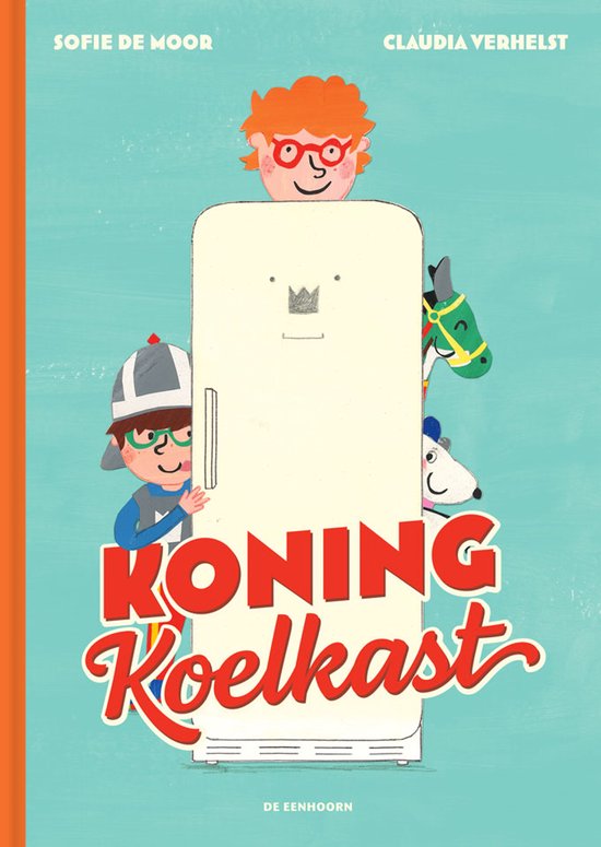 Boekomslag met een koelkast waarachter drie kinderen, een hondje en een paardje tevoorschijn komen. De titel 'Koning Koelkast' staat op de voorkant.