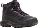 Zwart Merrell Gore-Tex wandelschoen voor dames met paarse veters en accenten.