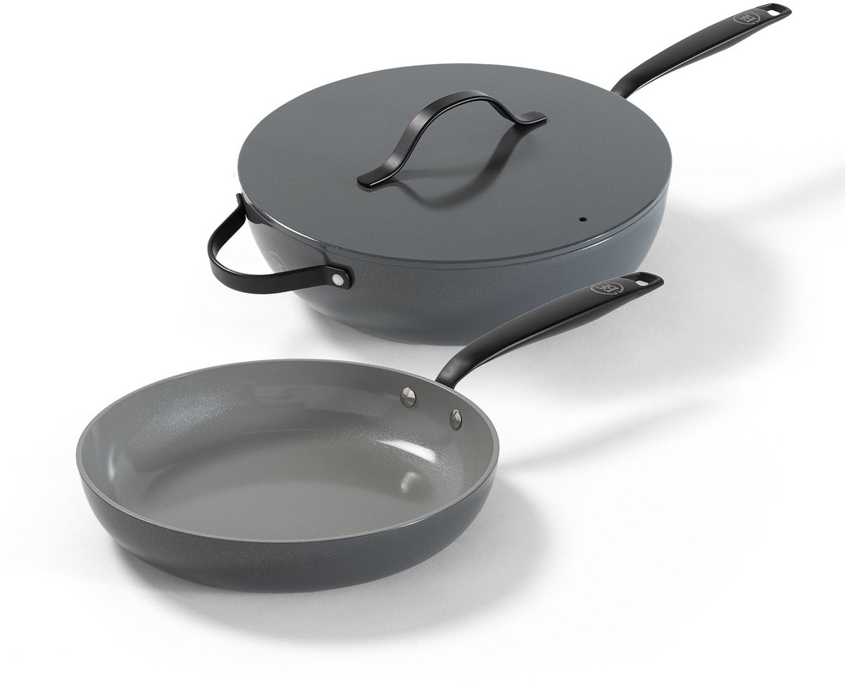 BE Living 2-delige Pannenset - Ø 28 cm Koekenpan + Ø 30 cm Wokpan - Bakpan - Keramisch - PFAS Vrij Anti Aanbak - Inductie Pannen - Grijs - Essential Series