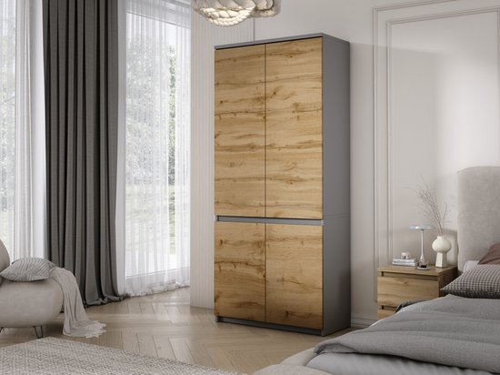 Kast met houten deuren en antracietkleurige zijkanten, in een slaapkamer.