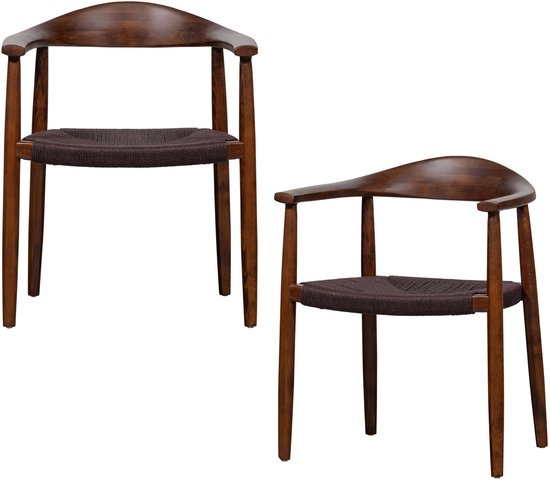 Deux chaises de salle à manger marron foncé avec cadre en bois, accoudoirs courbés et assises tressées.