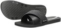 Zwarte Ipanema slipper met gevlochten band, gestippelde zool en logo.