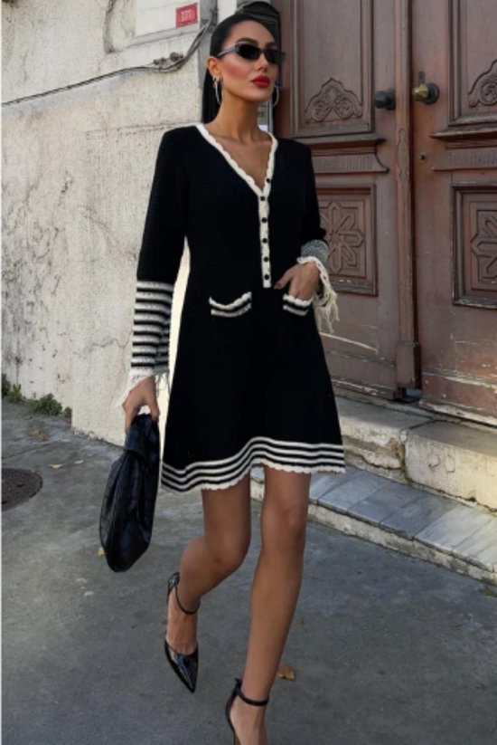 Robe en maille avec manches à pompons et boutons - Zwart Taille unique