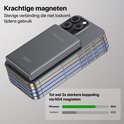 Grijze Phreeze powerbank 20W magnetisch bevestigd op een stapel iPhones.