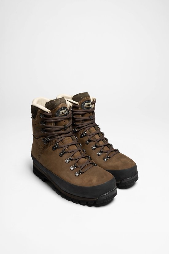 Bruine leren wandelschoenen met donkere veters en zolen, met beige voering.