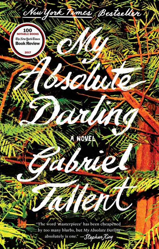 Boek "My Absolute Darling" met vegetatieve achtergrond.
