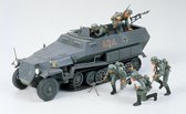 Tamiya German Hanomag Sd.Kfz. 251/1 + Ammo by Mig lijm