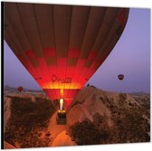 Dibond –Luchtballonnen bij Bergen– 100x100 Foto op Aluminium (Met ophangl)