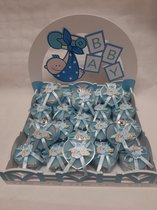 24 hartdoosjes met spiegeltje blauw gevuld met snoephartjes voor uitdeelbedankje of bedankje bij babyshower, geboorte, kraamfeest, doopfeest